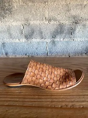 Cydwoq Asia Sandals