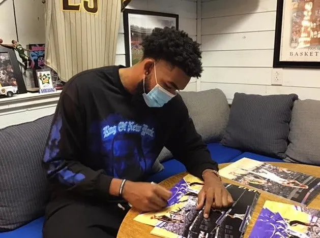 KARL-ANTHONY TOWNS - Signed Photo, signed in shop
