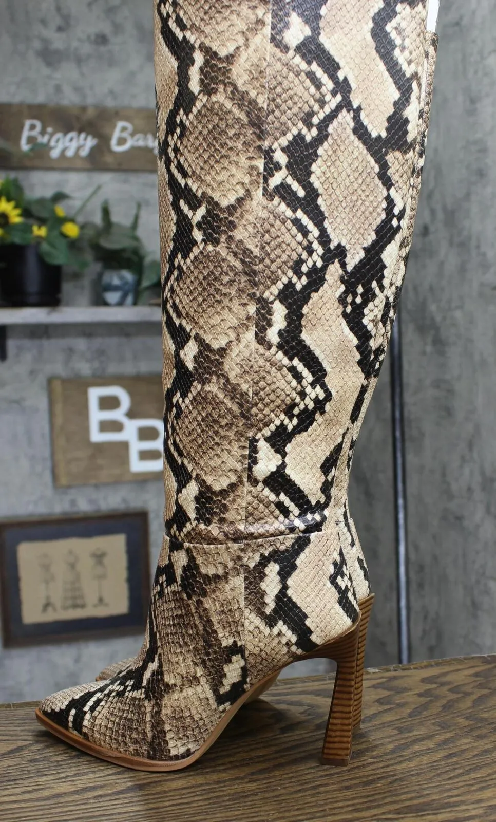 Vince Camuto Snakeskin PESLNA Stiletto Fashion Boot Desert Python Brown 6.5M